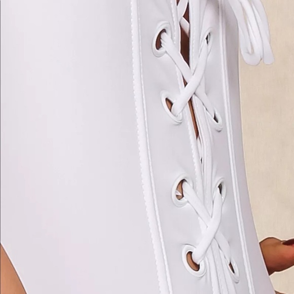 BRAND NEW SUPER CUTE WHITE TIE-UP SWIMSUIT - Picture 3 of 7